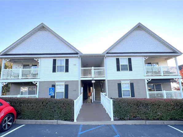 5200 Spring River Dr, O'Fallon, MO 63368