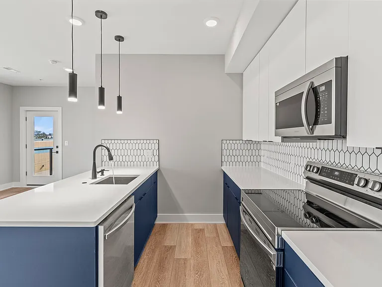 2624 Trenton Ave #402 — Photo 3