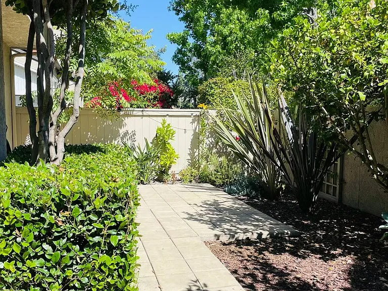267 Stanford Ct #110 — Photo 13