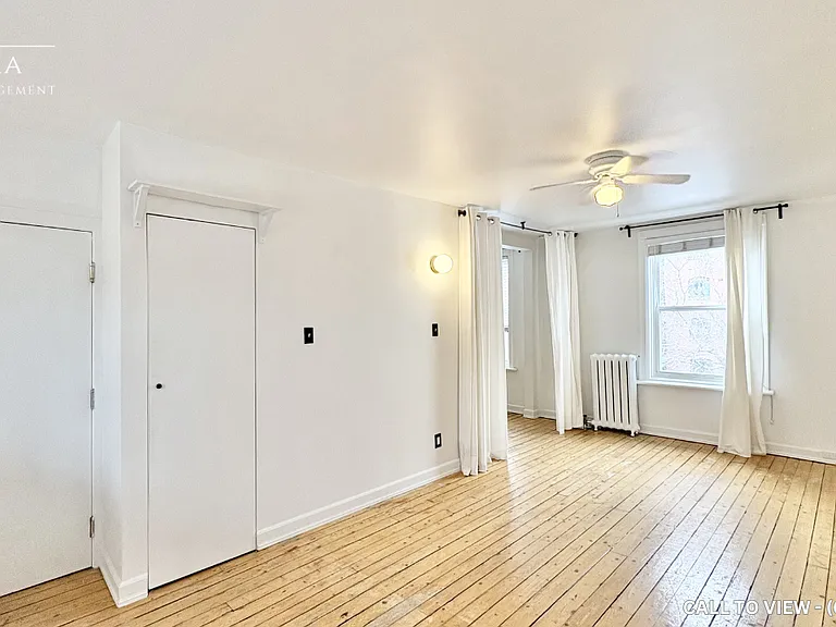 208 Clarence St #4 — Photo 3