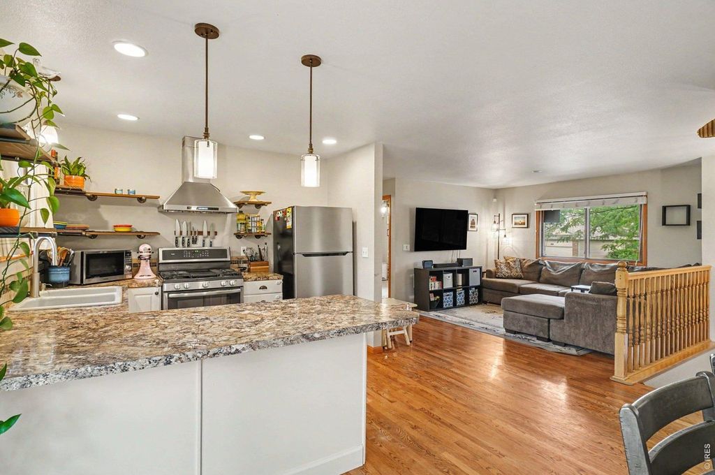 3919 Logan Dr
