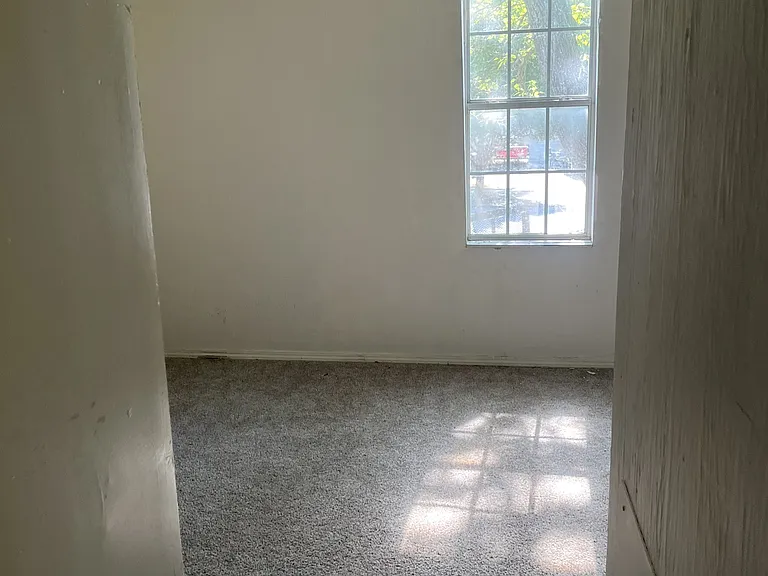319 N G St — Photo 14