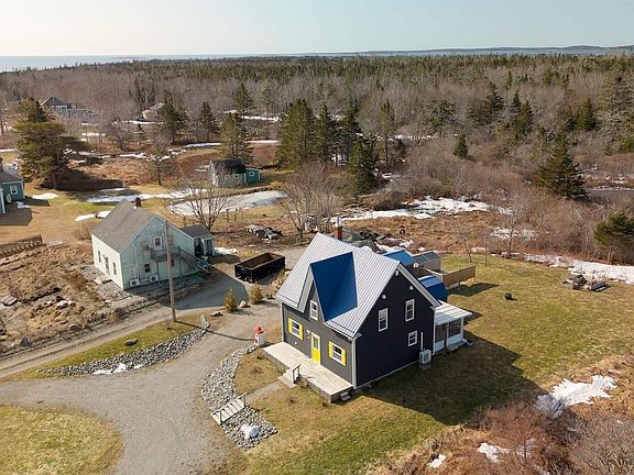 3rd image of 164 Nicholas Rd