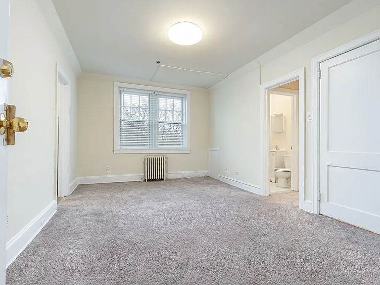 Lexington Apartments — Photo 8