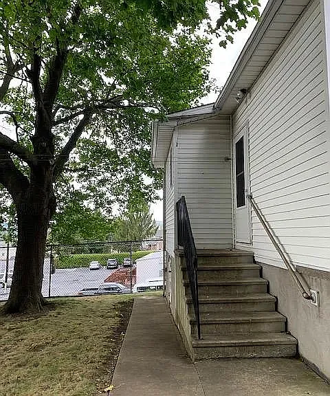 Building Photo - 508 E Warren St