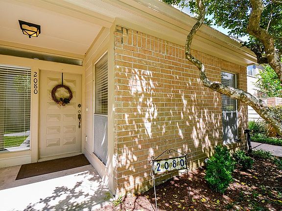 3rd image of 2080 Augusta Dr
