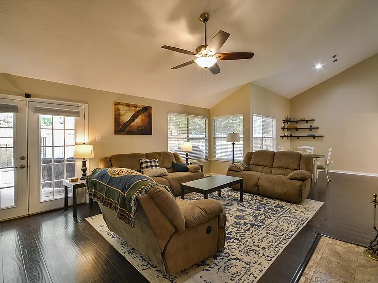 3218 Lake Stream Dr — Photo 13