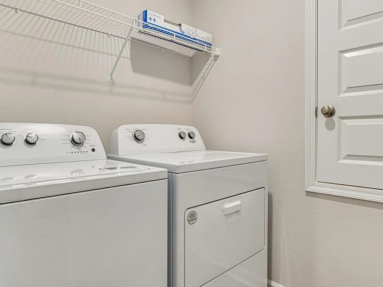 1041 Hayward Loop — Photo 14