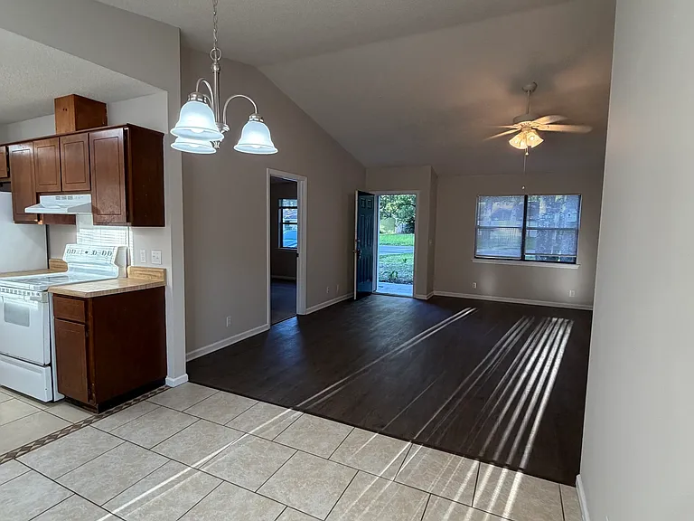 107 Pineneedle Cir — Photo 7