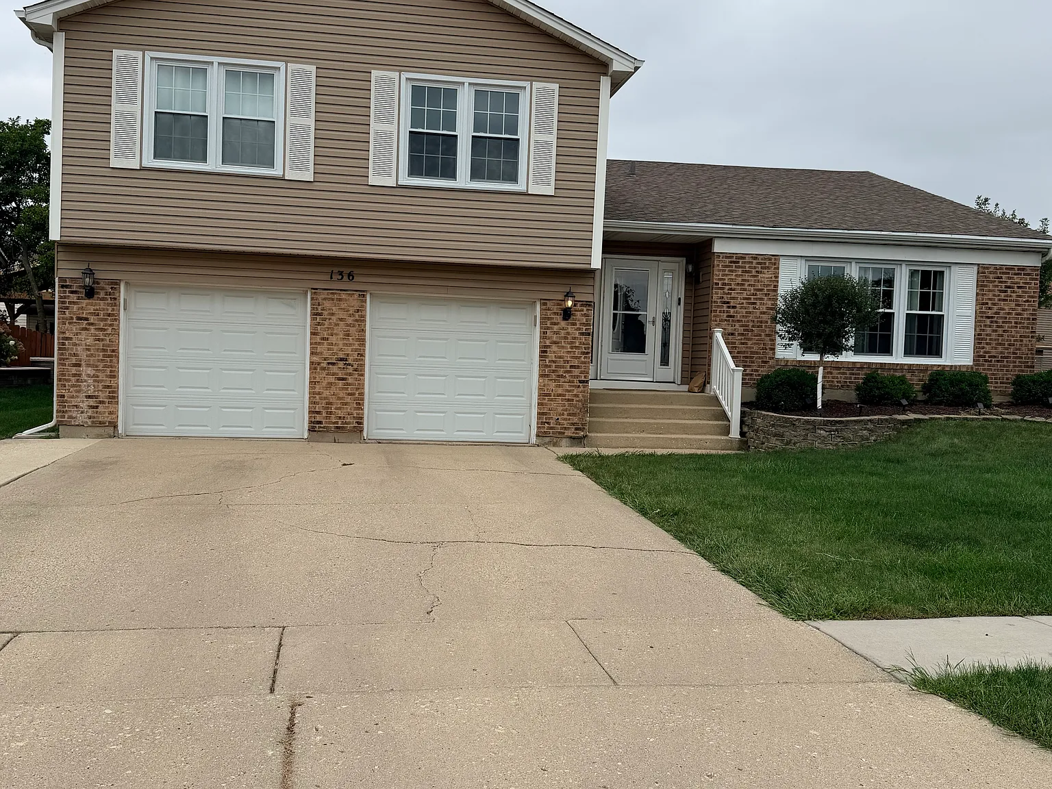 4 bed, 2.5 bath, 2700 sqft, $3,800 — Photo 1