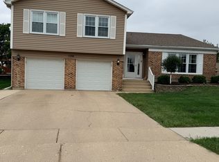 136 Appleby Dr, Glendale Heights, IL 60139