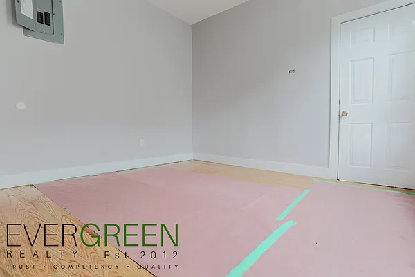 Rented by Evergreen Apartments BK | media 8