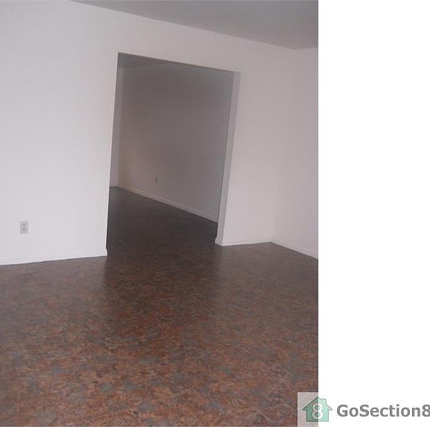 2nd image of 3022 Benchwood Rd