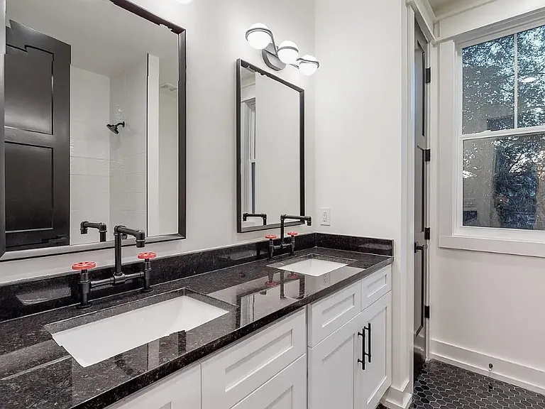 1103B Cecilia Ave — Photo 7