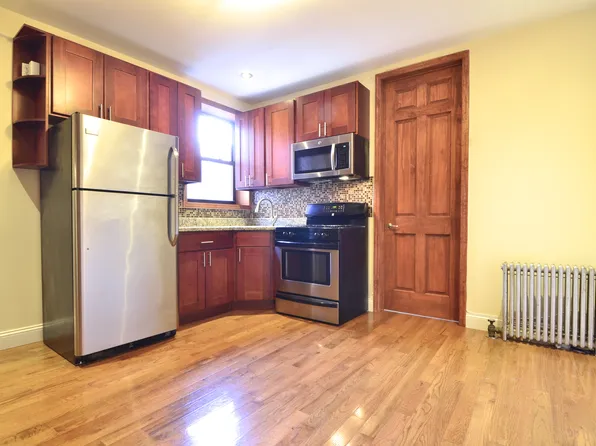 160 Sherman Avenue image 4 of 7