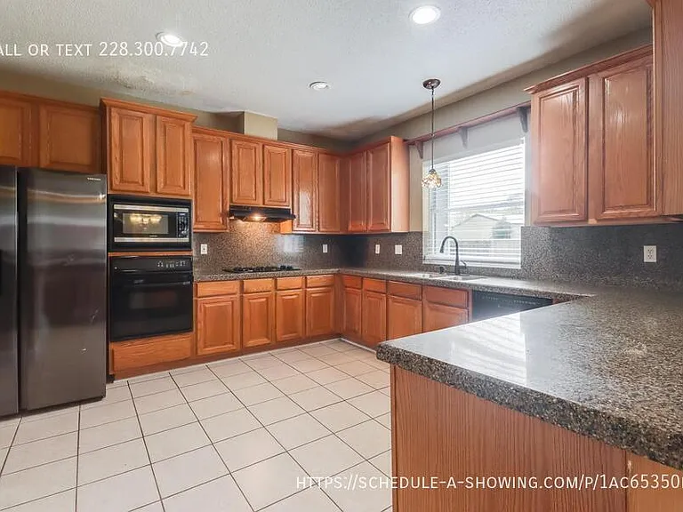 2073 Stone Bridge Dr — Photo 3