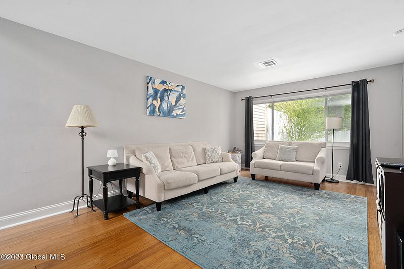 4th image of 22 Willard Drive