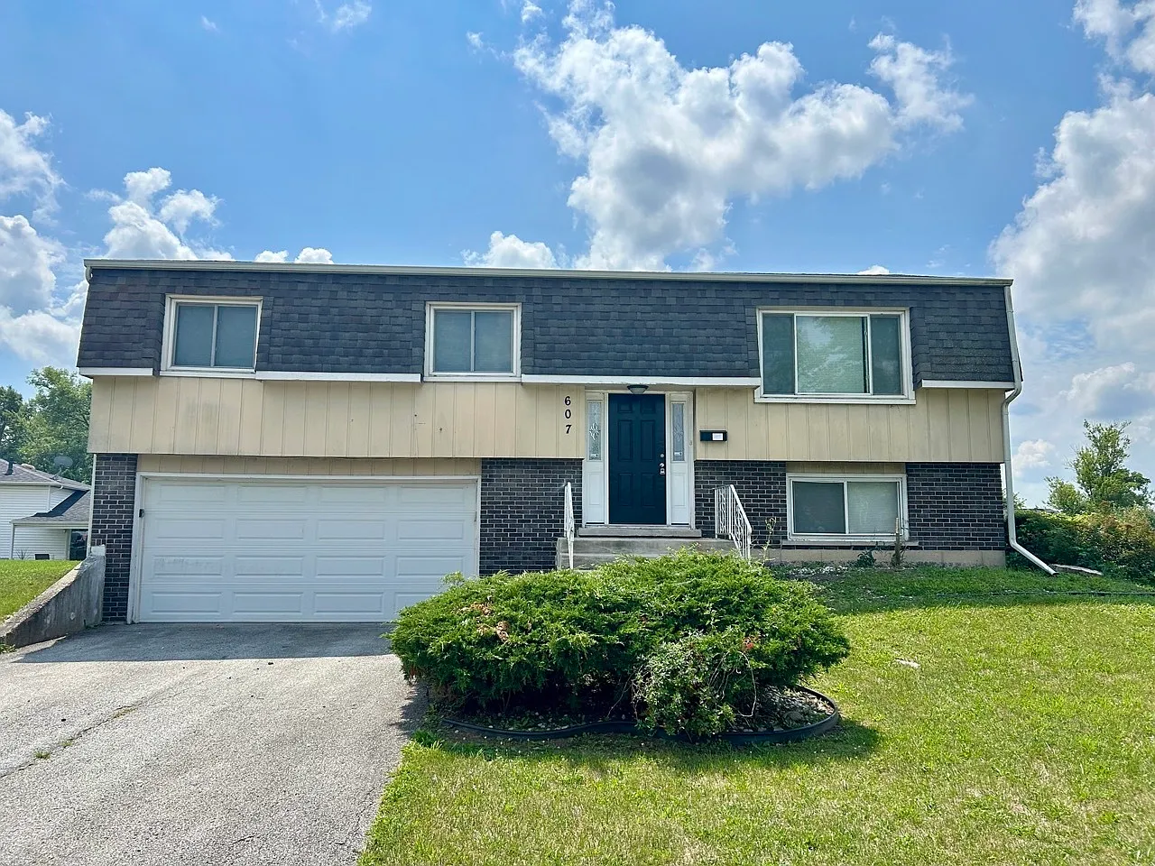 607 Sullivan Ln photo 1