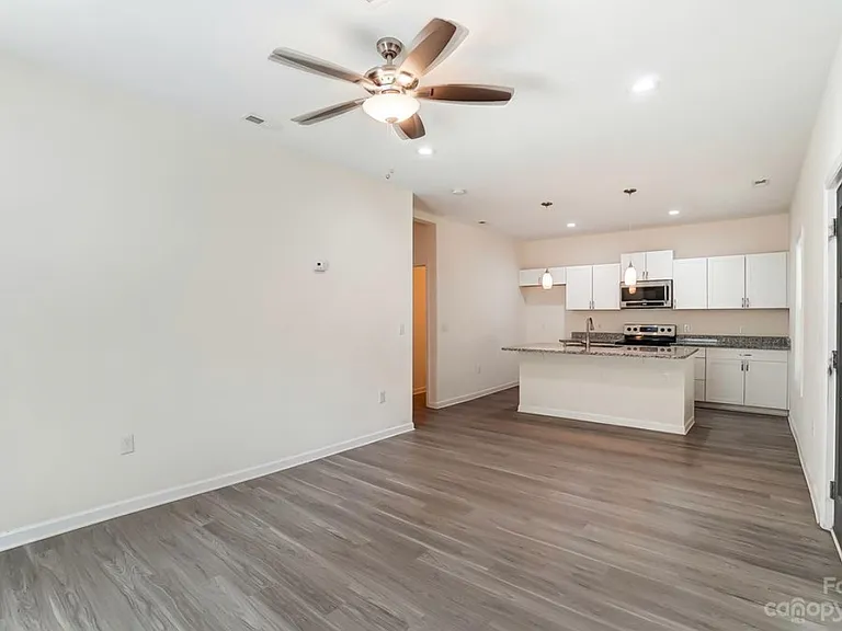 107 McKinnon Ave NE — Photo 4