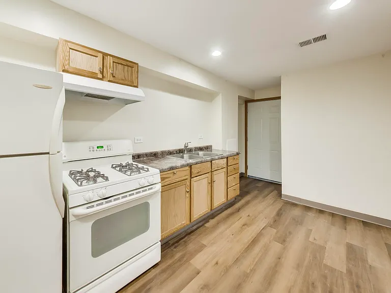 1700 W Cermak Rd #BR — Photo 5