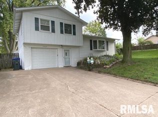 2504 W 45th St, Davenport, IA 52806