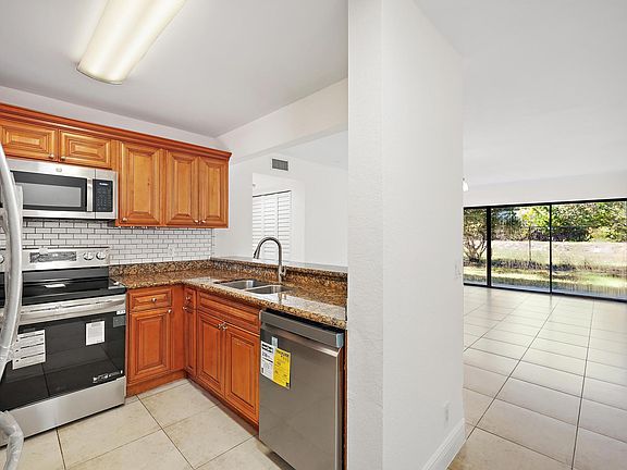 5th image of 1661 Balfour Point Drive #B