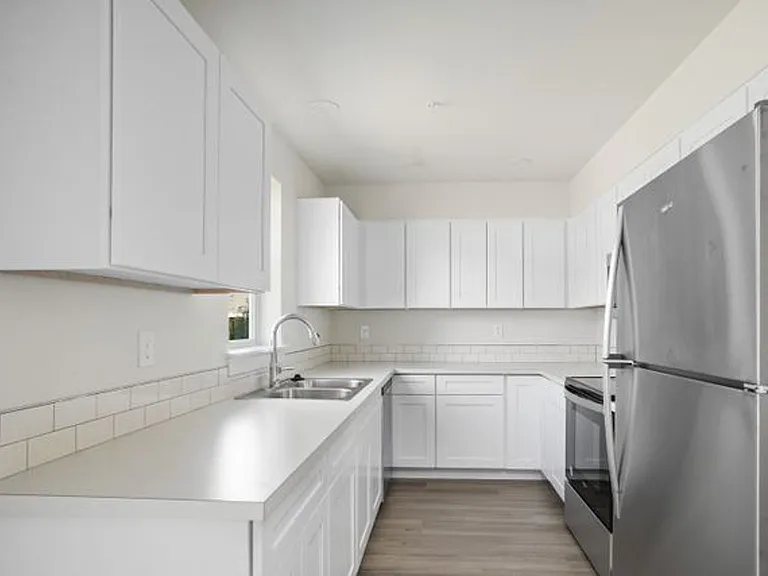 737 NE Sherman St — Photo 3