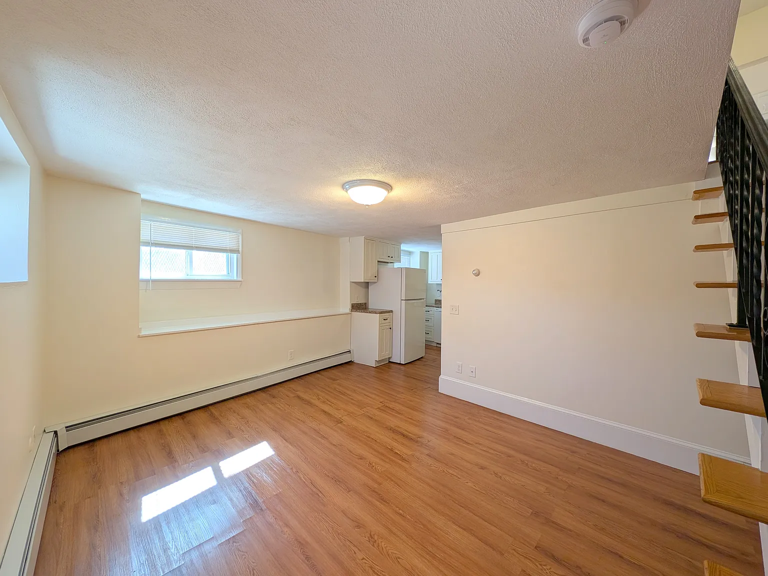 3 bed, 1.5 bath, 1100 sqft, $3,150 — Photo 2