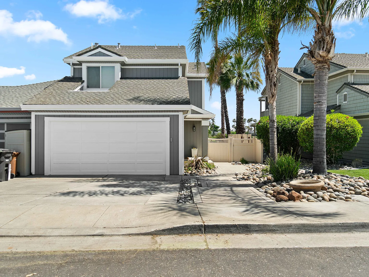 3 bed, 2.5 bath, 1524 sqft, $3,850 — Photo 2