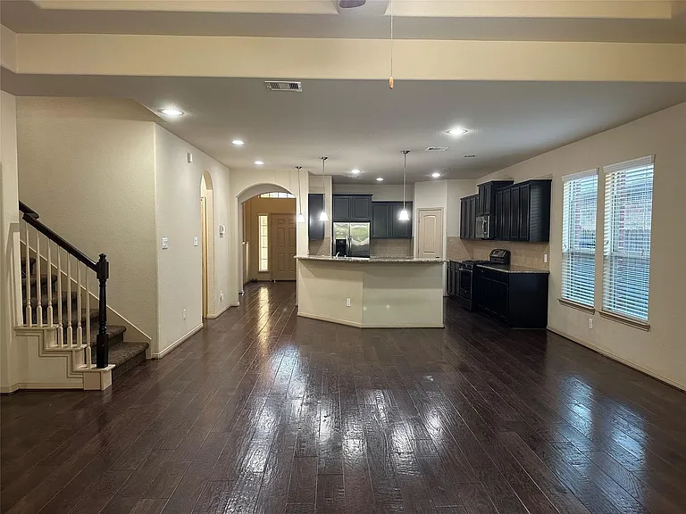 2423 Garden Shadow Dr — Photo 8
