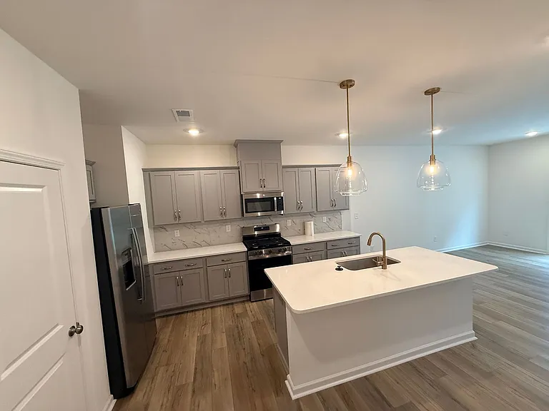 3113 Lilac Grove Dr — Photo 3