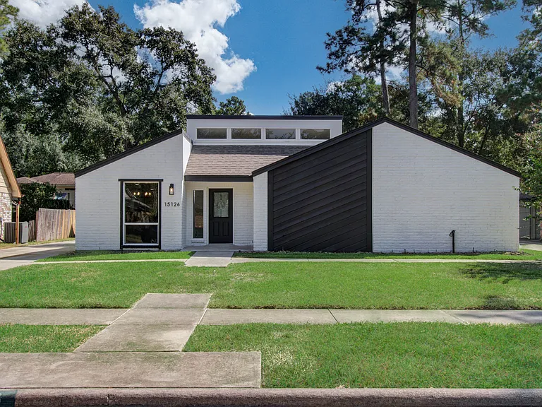 15126 Forest Lodge Dr — Photo 6