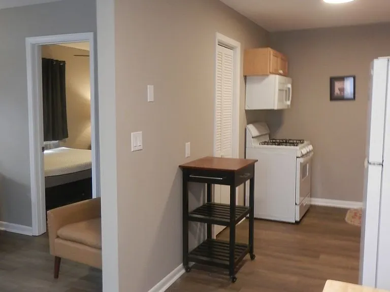 213 N Ann St — Photo 6