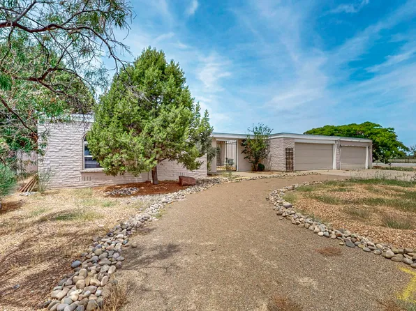 6717 Loftus Ave NE, Albuquerque, NM 87109