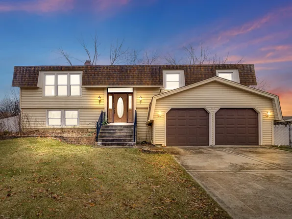 218 Downing Dr, Bloomingdale, IL 60108
