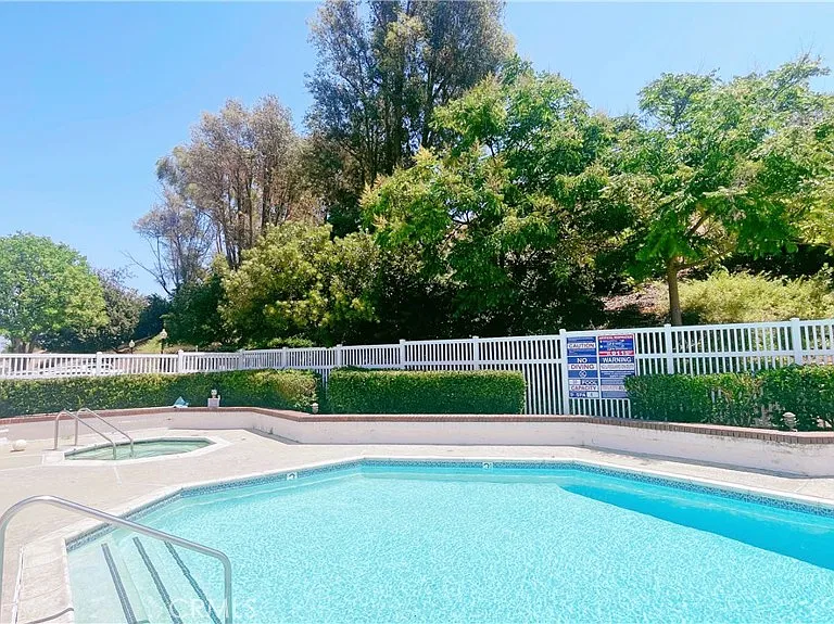 2470 Saratoga Ln — Photo 29