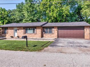 18 Dale Dr, Saint Charles, MO 63303