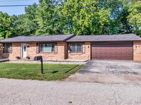 18 Dale Dr, Saint Charles, MO 63303