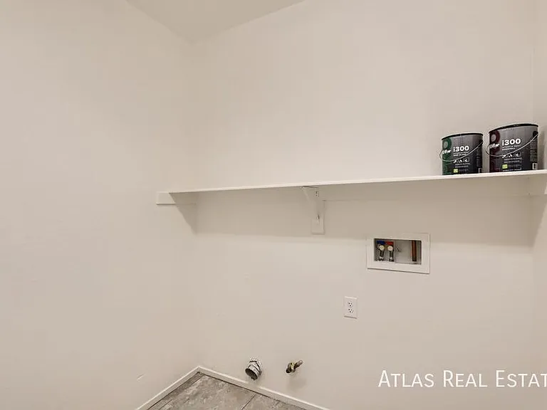 2692 Niddrie Ave — Photo 9