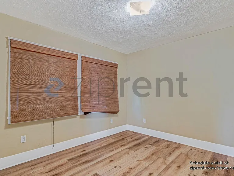 1012 Ventura Ave — Photo 12