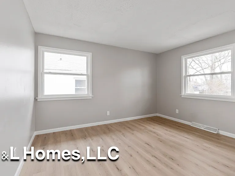 50 Florence Ave — Photo 13