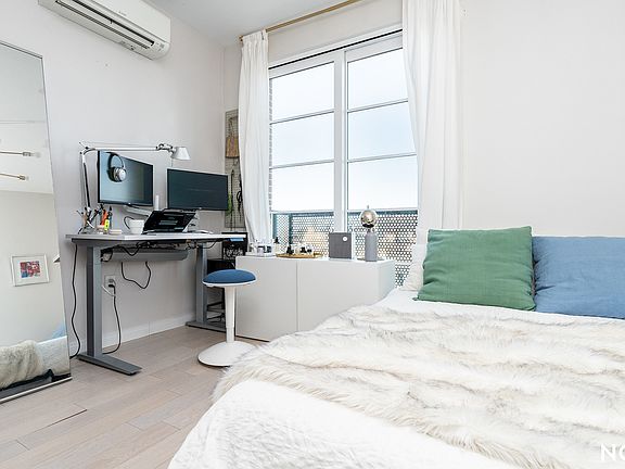 5th image of 978 Kent Ave #5A