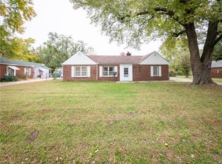 1221 Randall Rd, Independence, MO 64055