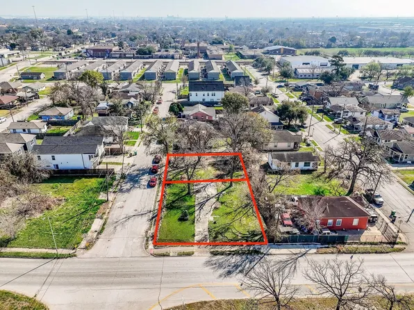 1212 Lockwood Dr, Houston, TX 77020