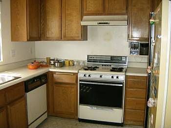 4th image of 578 Willow Pl