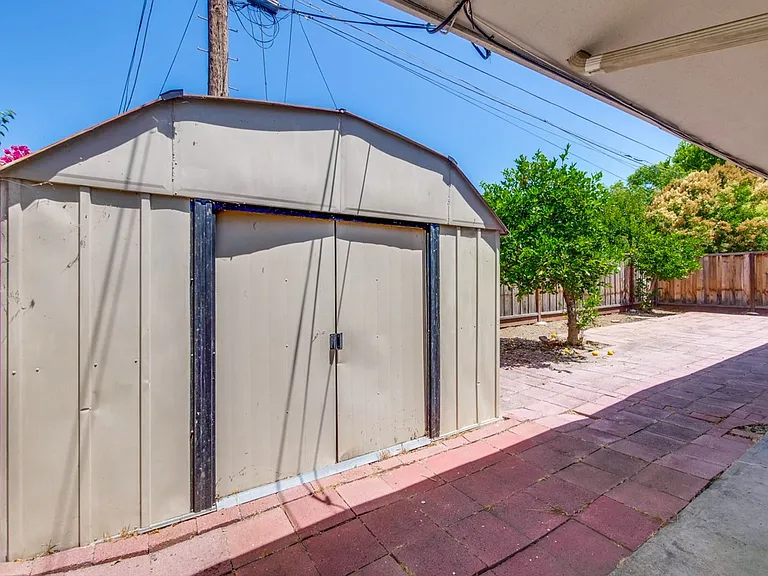 3049 Harding Ave — Photo 44