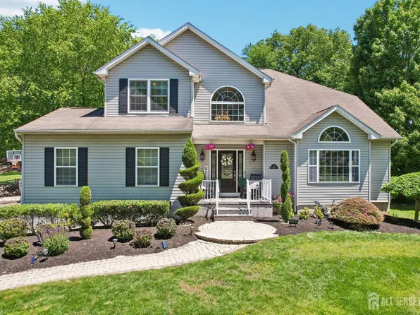 14 Sycamore Ct, Monroe Township, NJ 08831