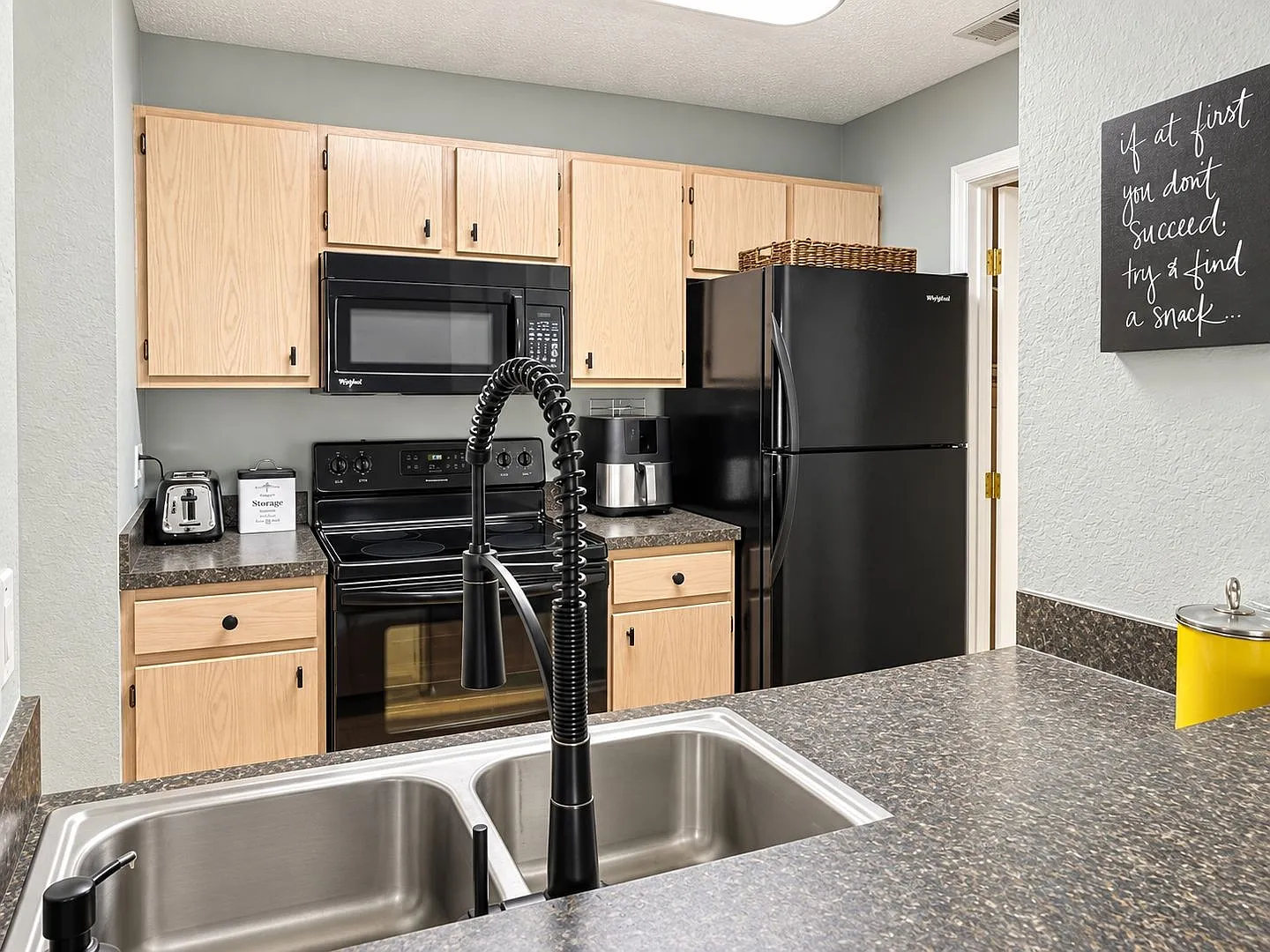 2 Bedroom Condo in Prime Gainesville Location Close to UF, Shands & Butler Plaza! — Photo 3