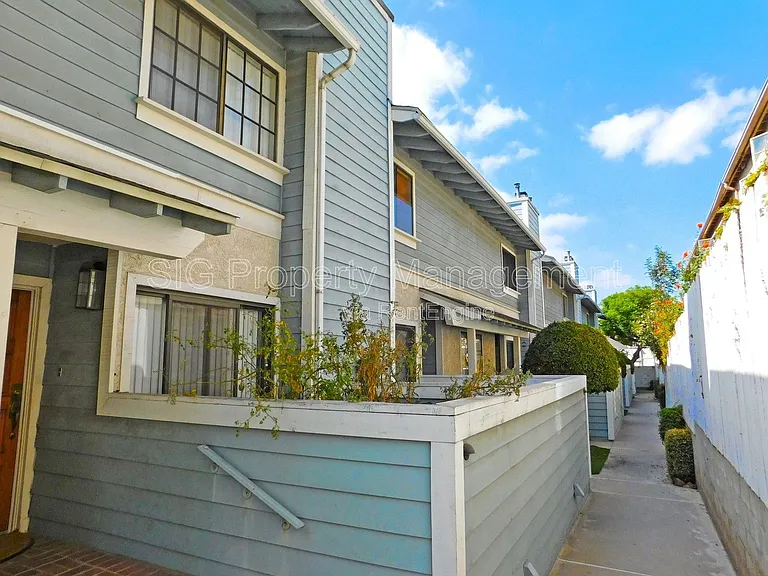 691 S Marengo Ave #4 — Photo 22