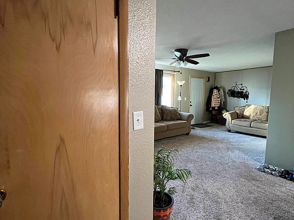 5th image of 134 Geneva Dr